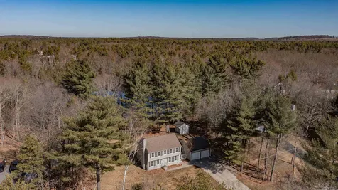 29 Chase Brook Circle Litchfield NH 03052