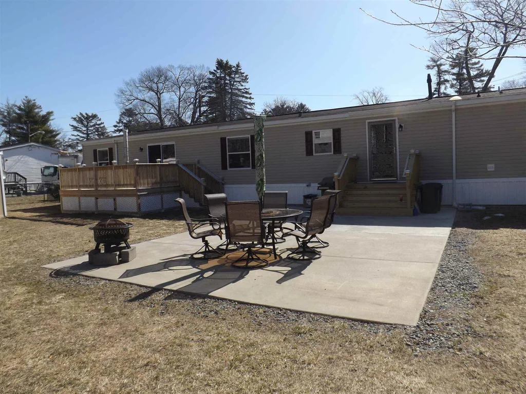 28 Virginia Lane Seabrook NH 03874