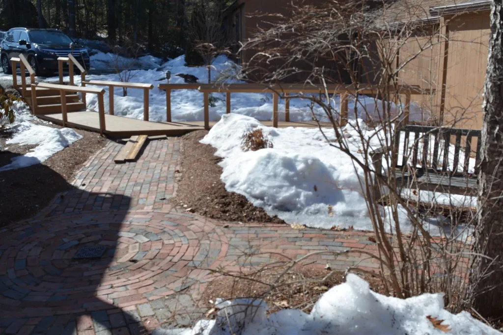 7 Pioneer Point Grantham NH 03753
