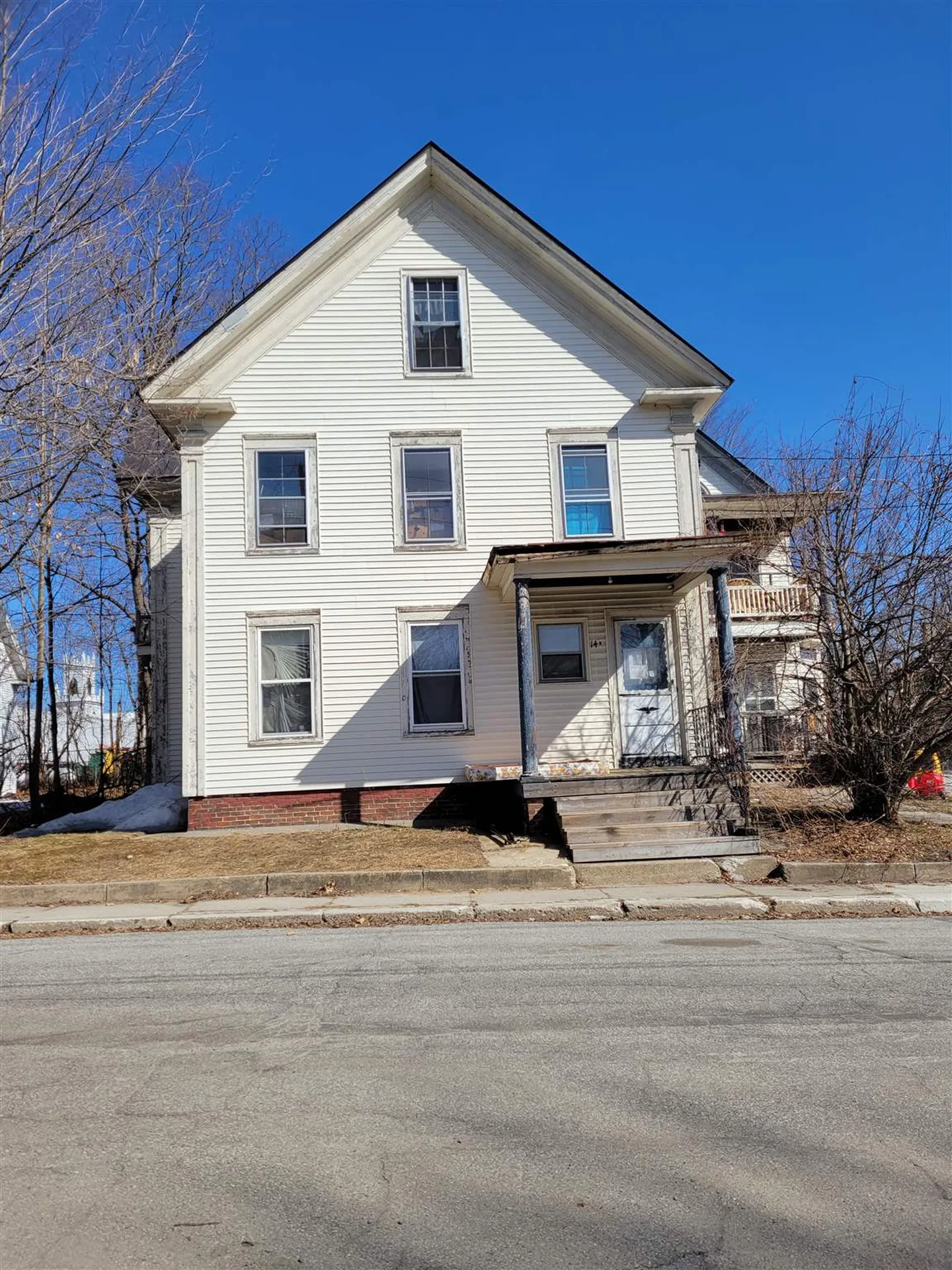 14 Spruce Avenue Claremont NH 03743