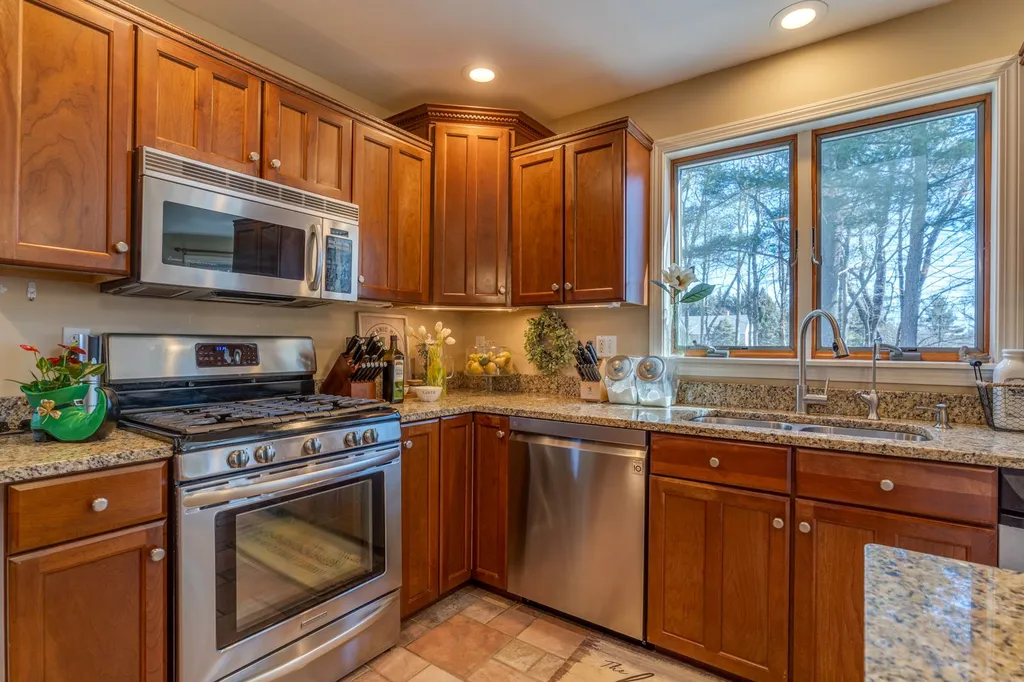 26 Sierra Ridge Road Eliot ME 03903