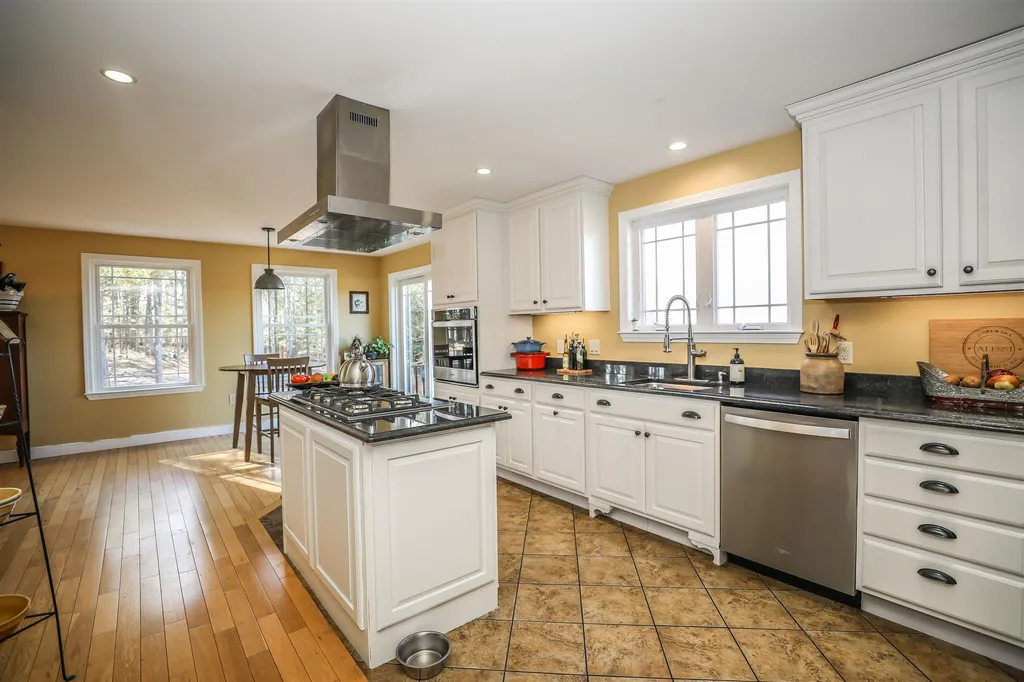 4 Carpenter Road Barnstead NH 03218