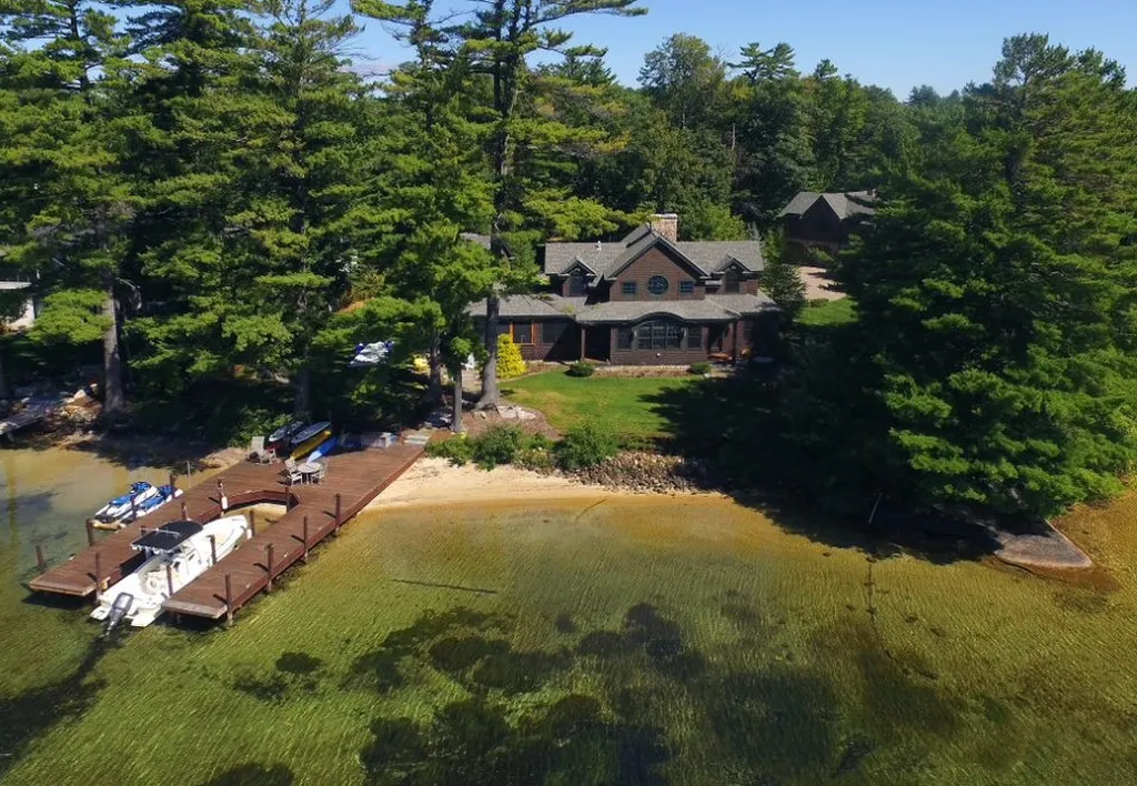 101 Shore Road Gilford NH 03249