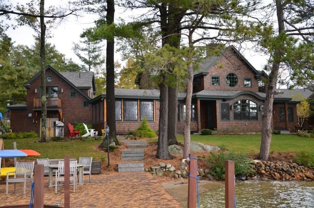 101 Shore Road Gilford NH 03249