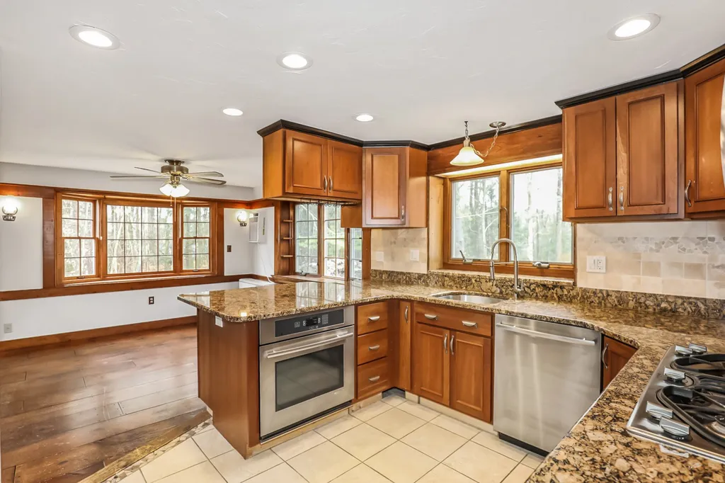 28 Old Mont Vernon Road Amherst NH 03031