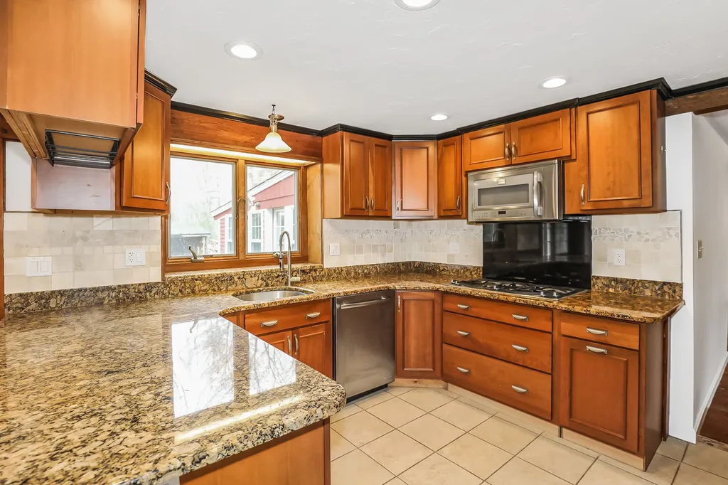 28 Old Mont Vernon Road Amherst NH 03031