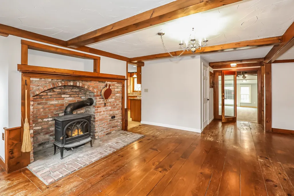 28 Old Mont Vernon Road Amherst NH 03031