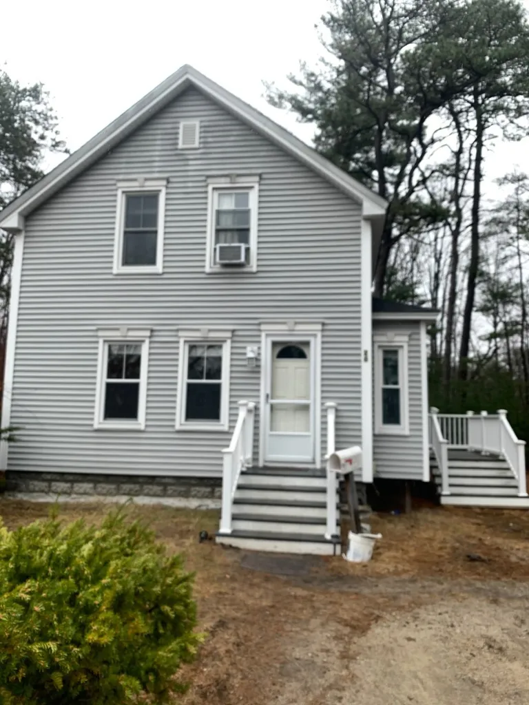 28 Pleasant Street Derry NH 03038