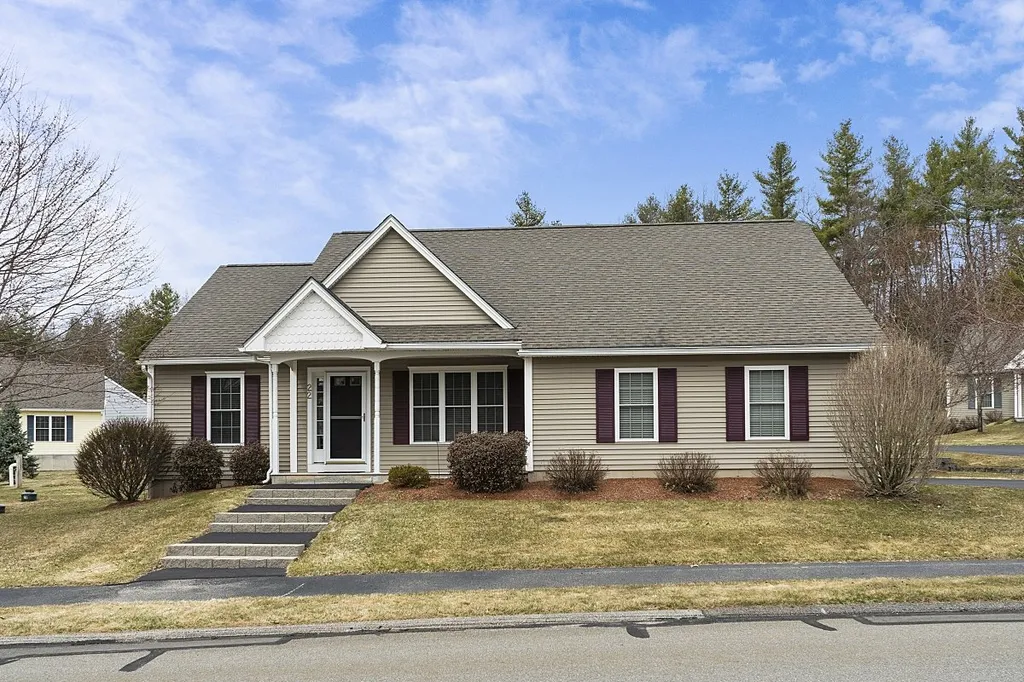 22 Dixon Drive Litchfield NH 03052