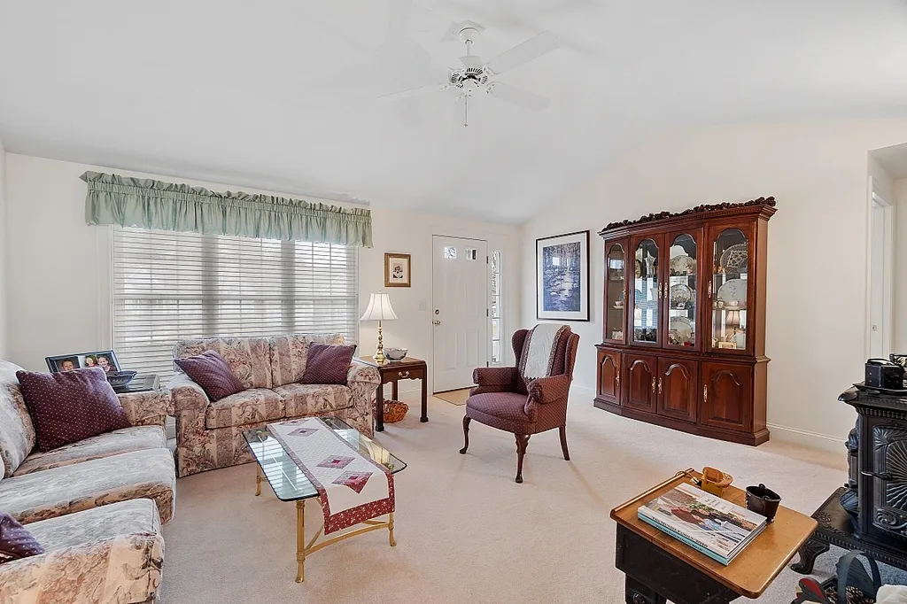 22 Dixon Drive Litchfield NH 03052