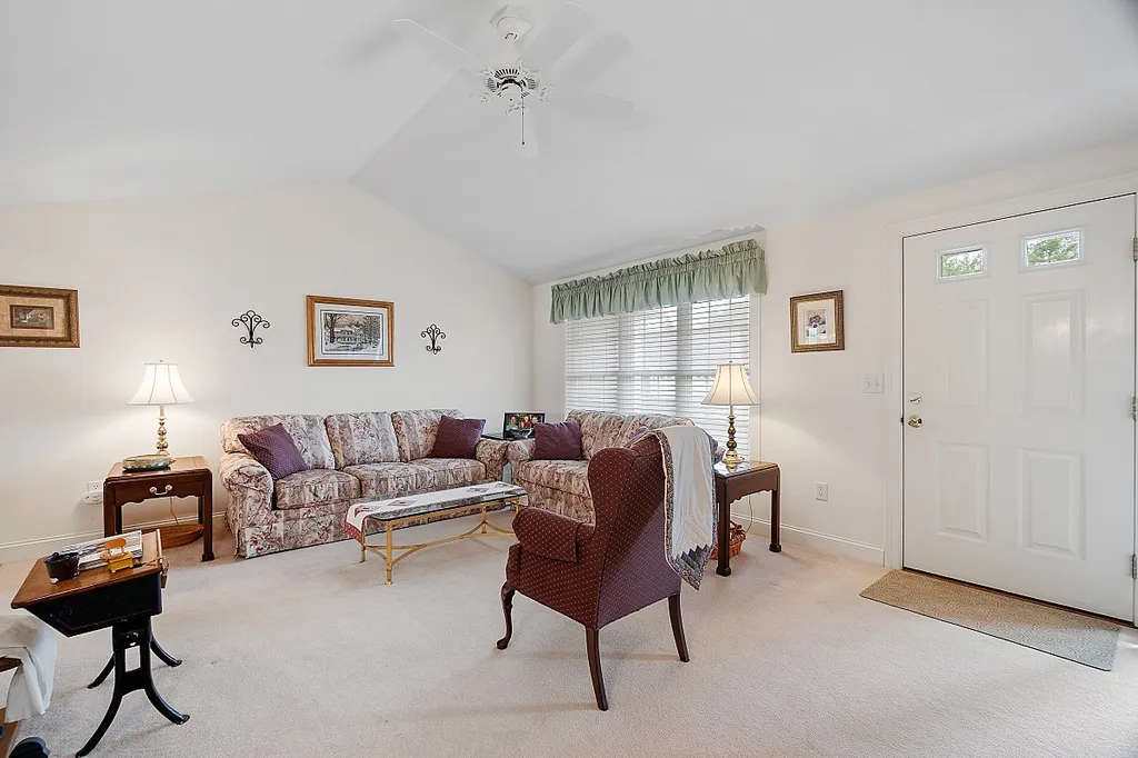 22 Dixon Drive Litchfield NH 03052