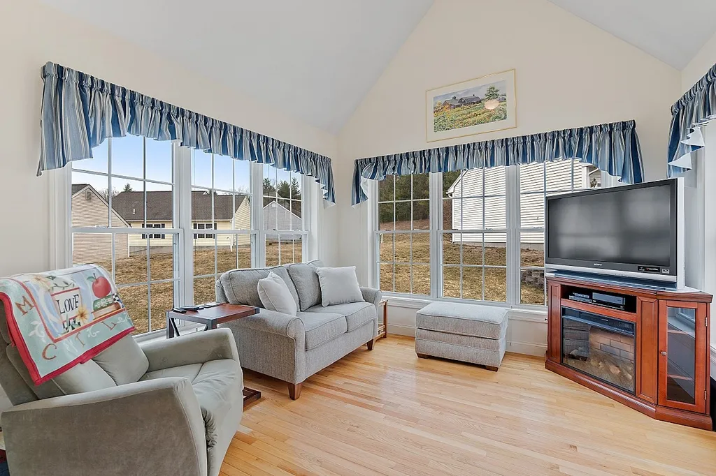 22 Dixon Drive Litchfield NH 03052