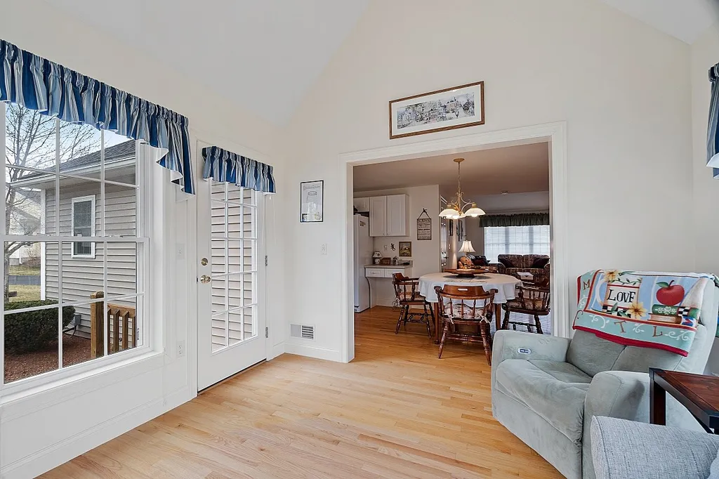 22 Dixon Drive Litchfield NH 03052