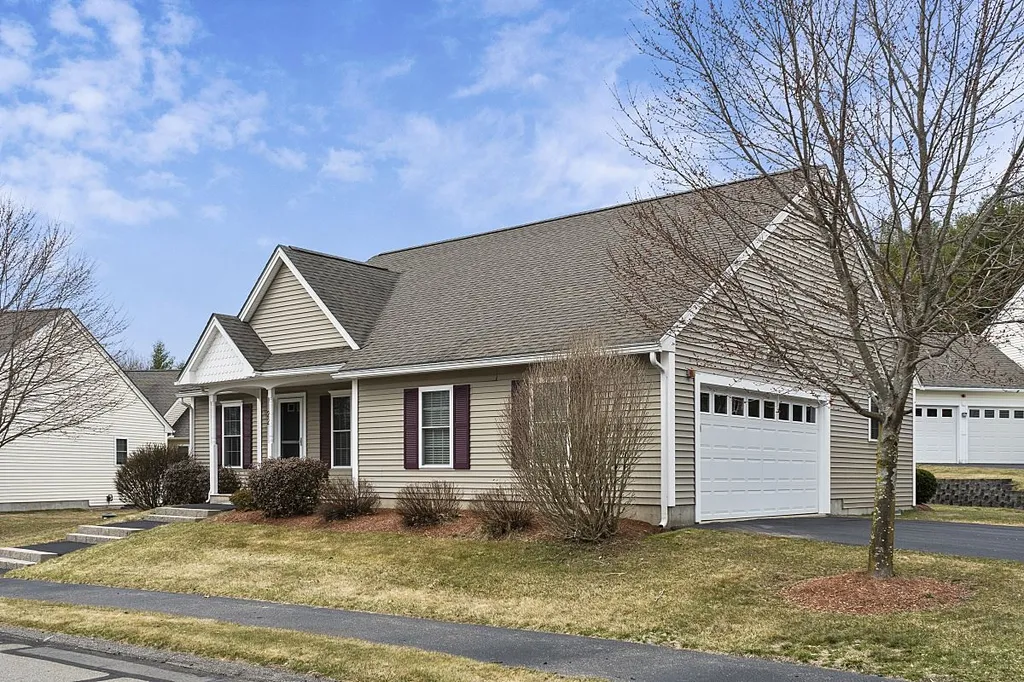 22 Dixon Drive Litchfield NH 03052
