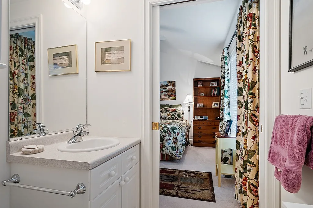 22 Dixon Drive Litchfield NH 03052