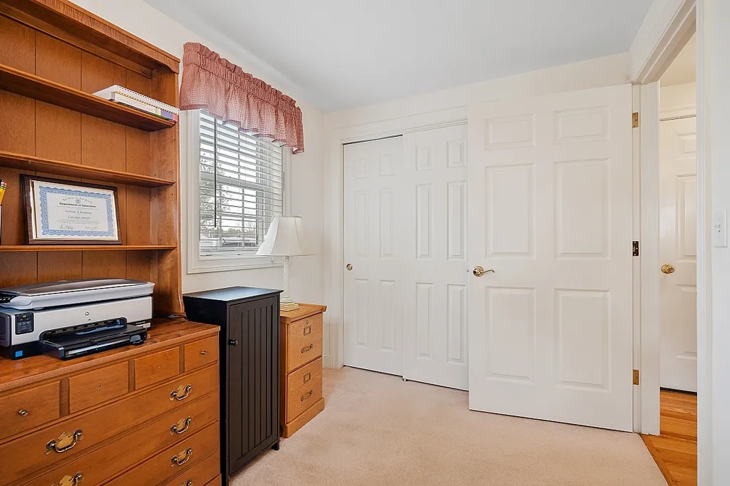 22 Dixon Drive Litchfield NH 03052