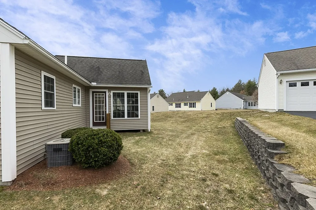 22 Dixon Drive Litchfield NH 03052