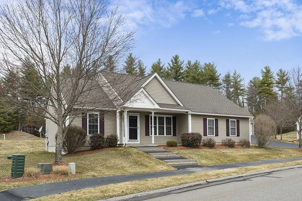 22 Dixon Drive Litchfield NH 03052