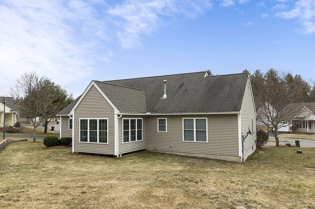 22 Dixon Drive Litchfield NH 03052