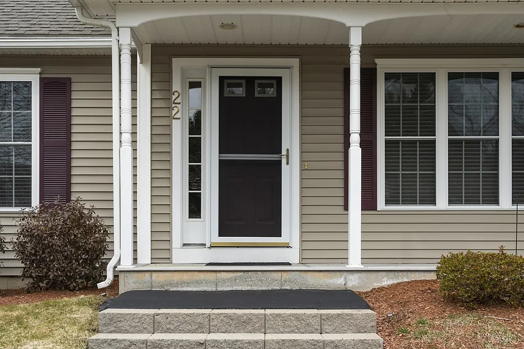 22 Dixon Drive Litchfield NH 03052