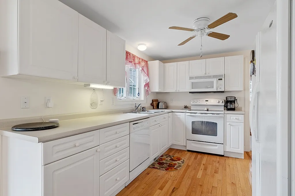 22 Dixon Drive Litchfield NH 03052