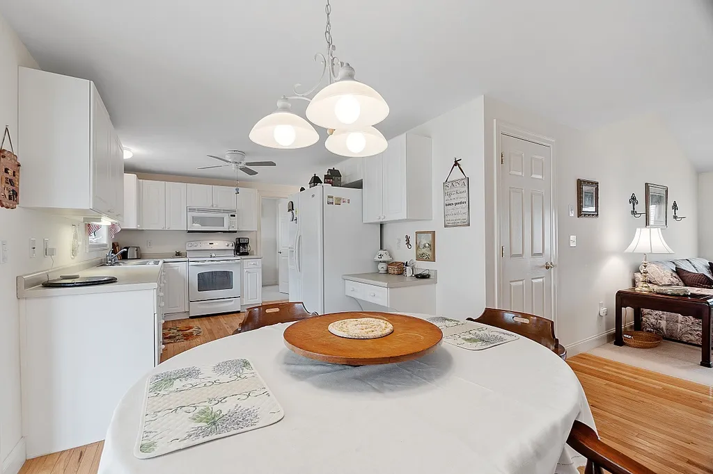 22 Dixon Drive Litchfield NH 03052