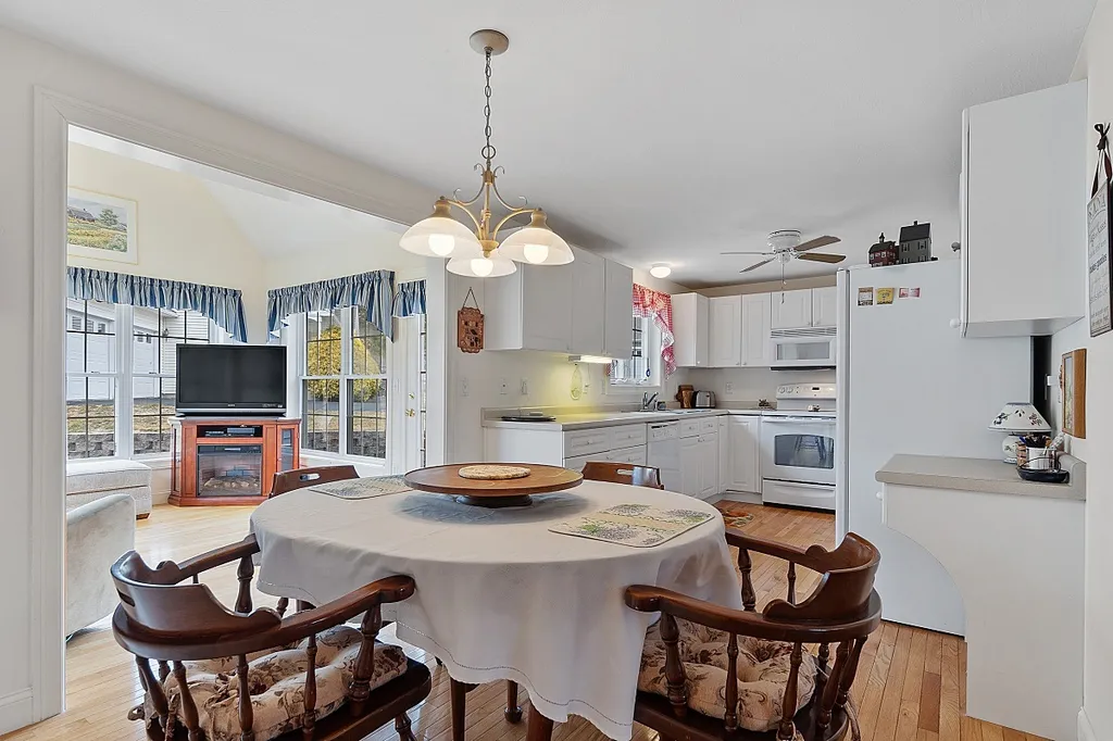 22 Dixon Drive Litchfield NH 03052