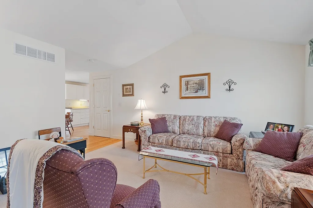 22 Dixon Drive Litchfield NH 03052