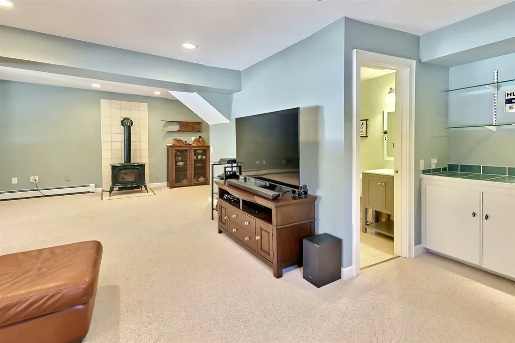 226 Hall Farm Road New London NH 03257