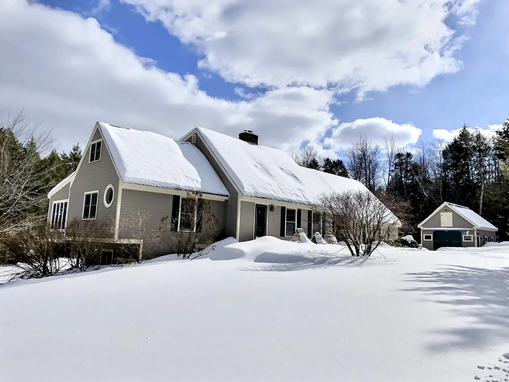 226 Hall Farm Road New London NH 03257