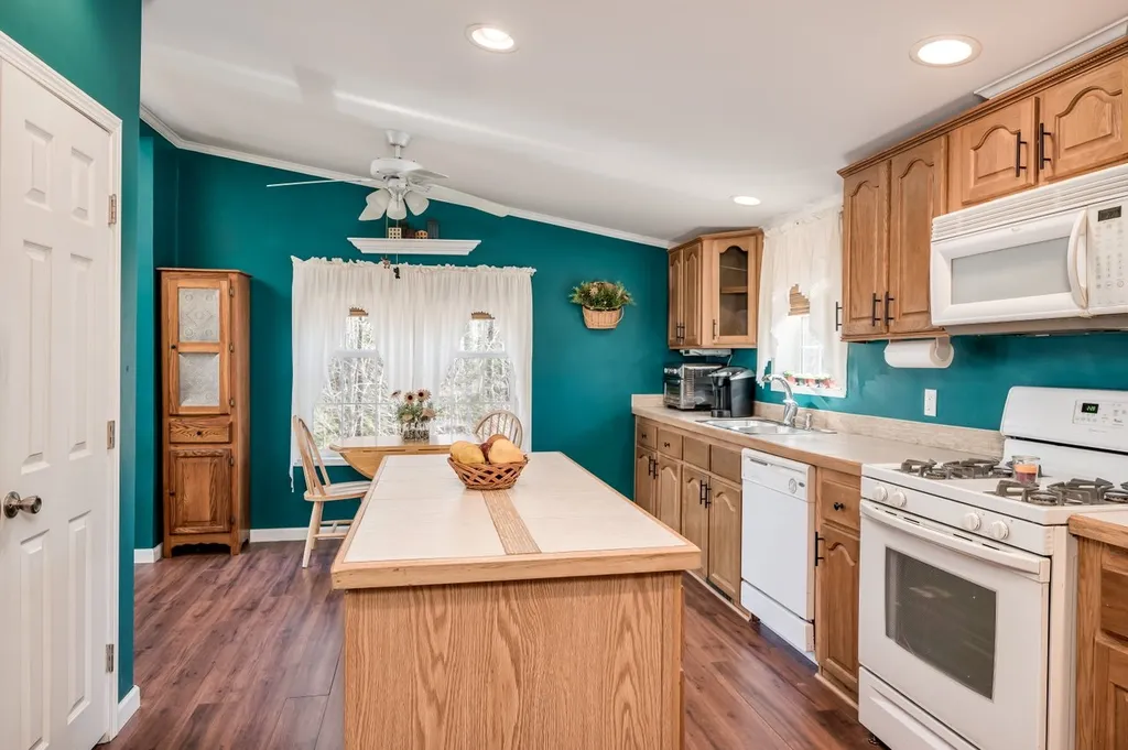 57 Tarah Way Fremont NH 03044