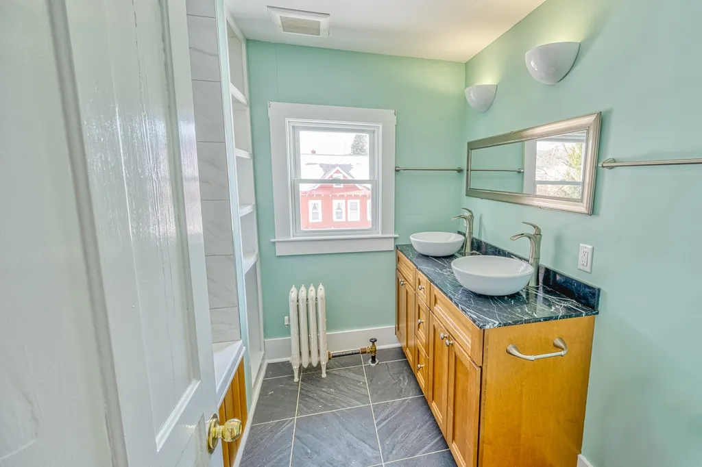 28 Randall Street Waterbury VT 05676