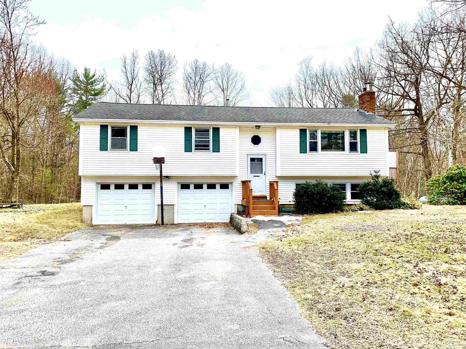 13 Royal Lane Londonderry NH 03053