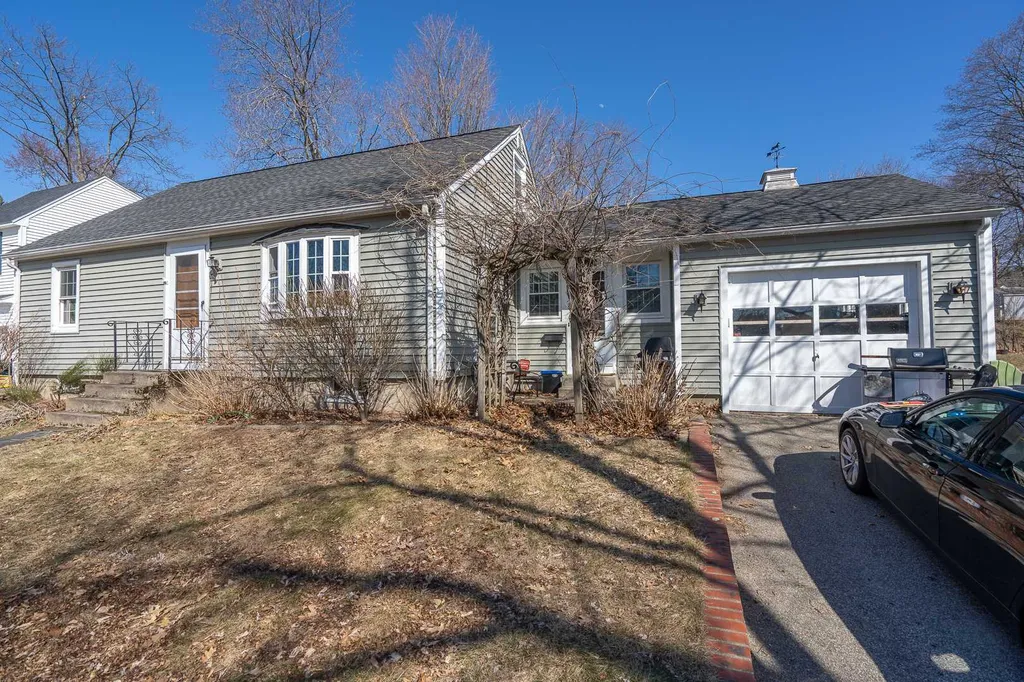 5 Meade Street Nashua NH 03064