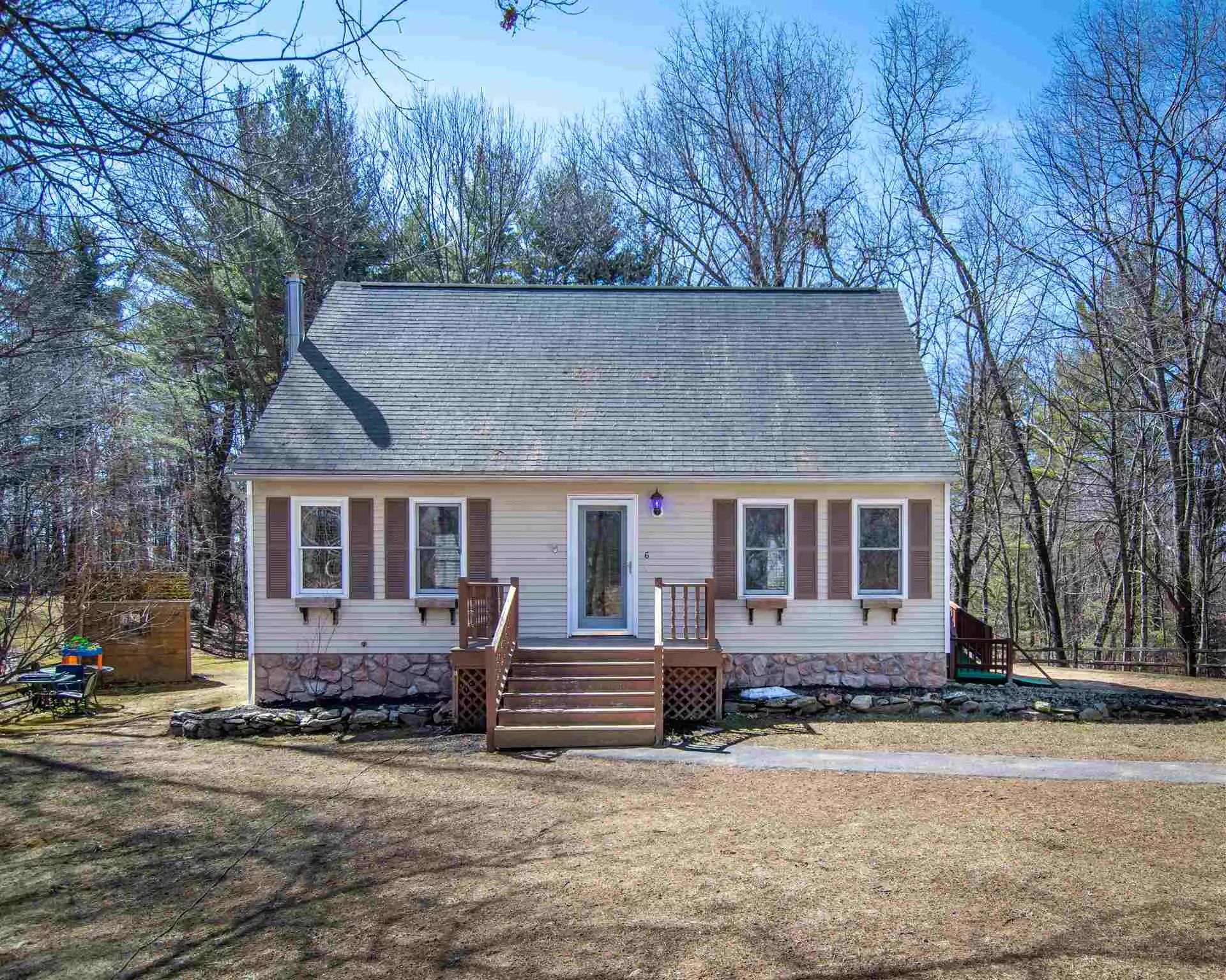 6 Peaslee Crossing Road Newton NH 03858