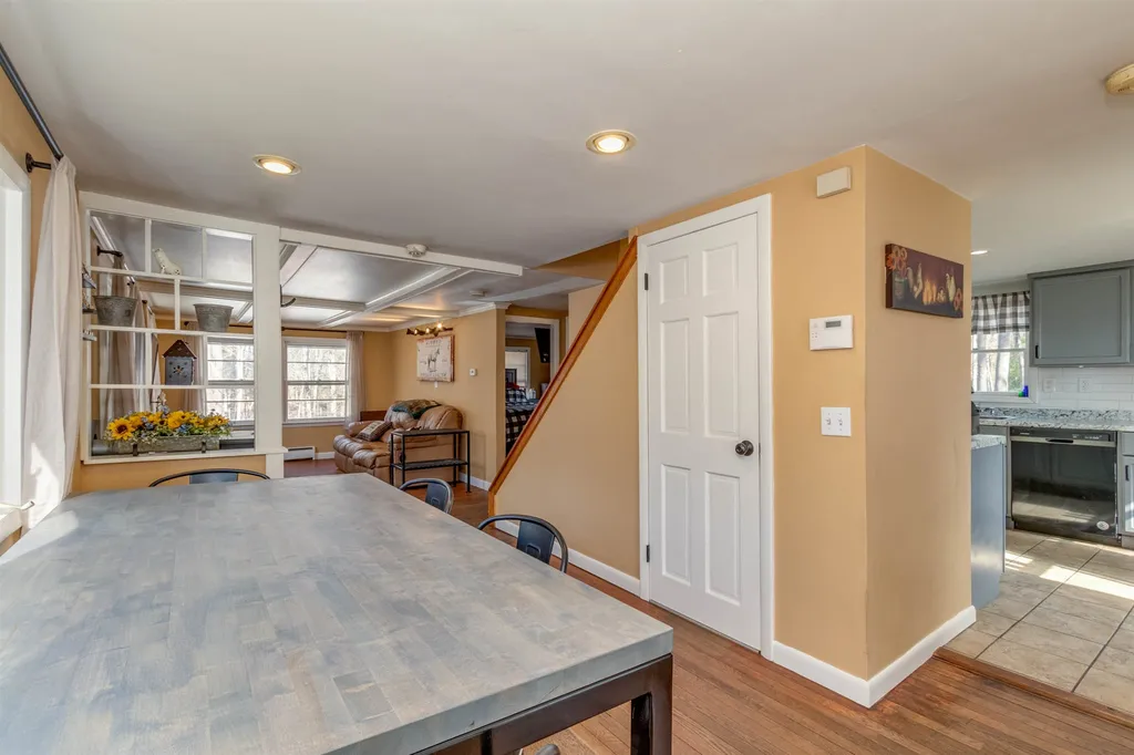 9 Heath Street Newton NH 03858