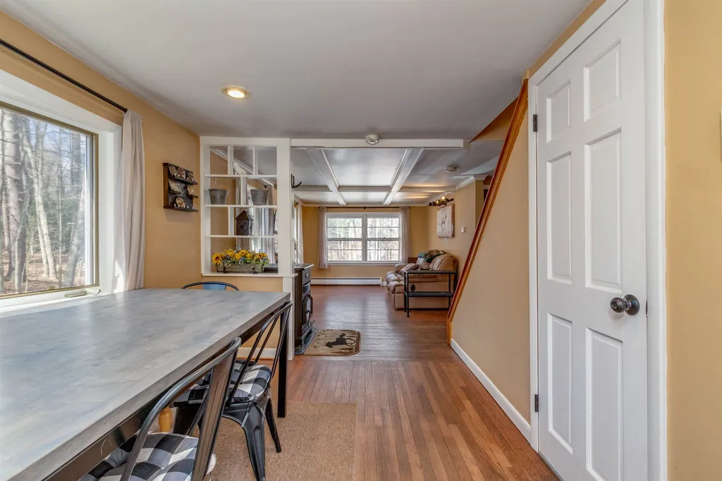 9 Heath Street Newton NH 03858