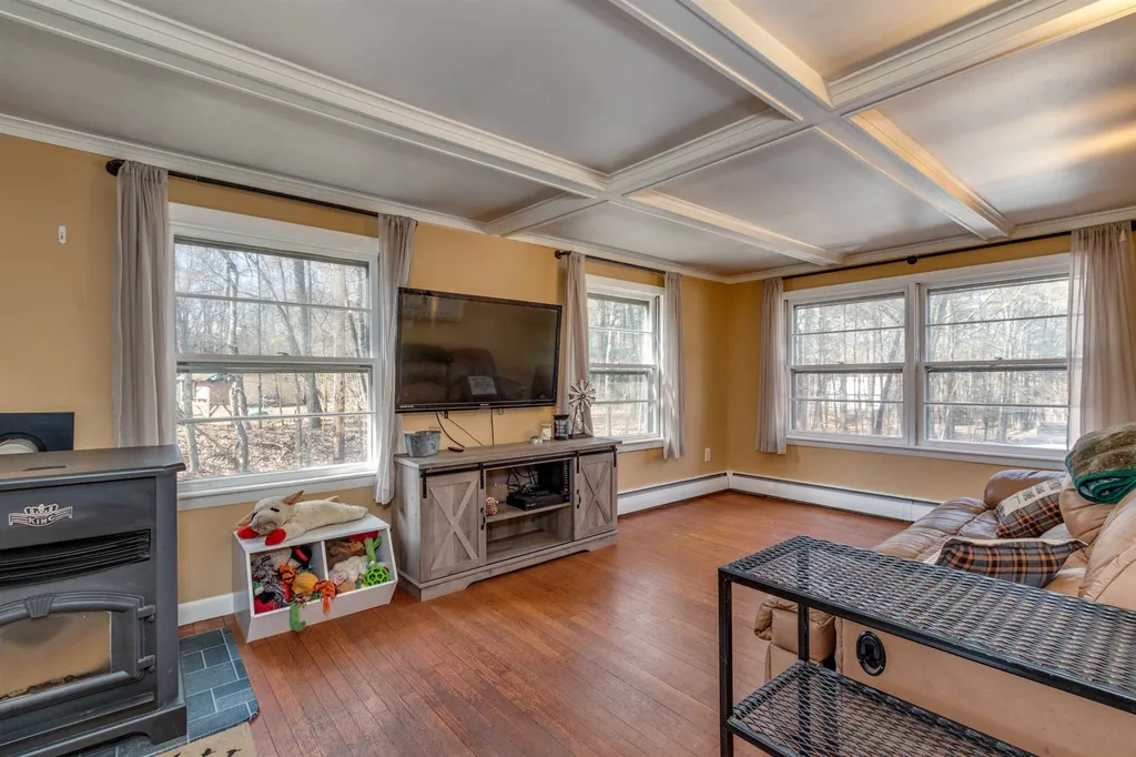 9 Heath Street Newton NH 03858