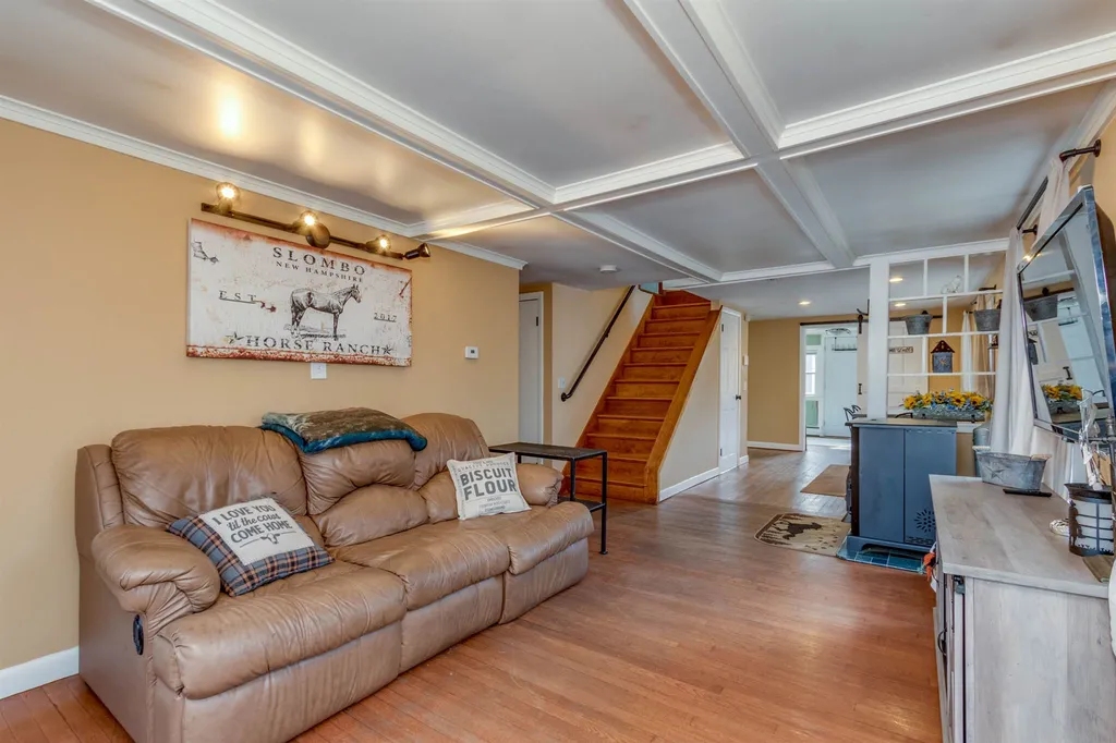 9 Heath Street Newton NH 03858