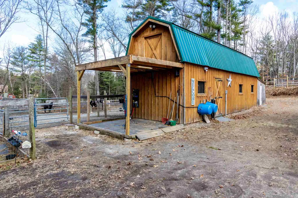 9 Heath Street Newton NH 03858