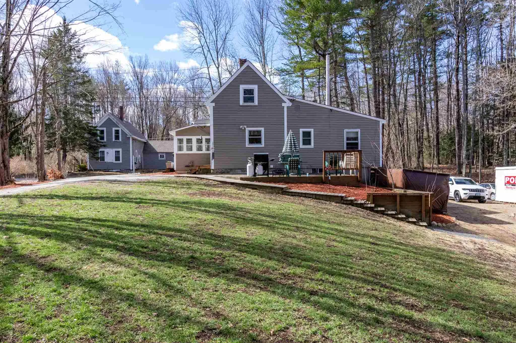 9 Heath Street Newton NH 03858