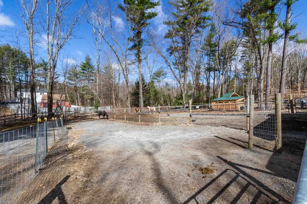 9 Heath Street Newton NH 03858