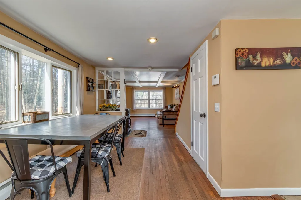 9 Heath Street Newton NH 03858