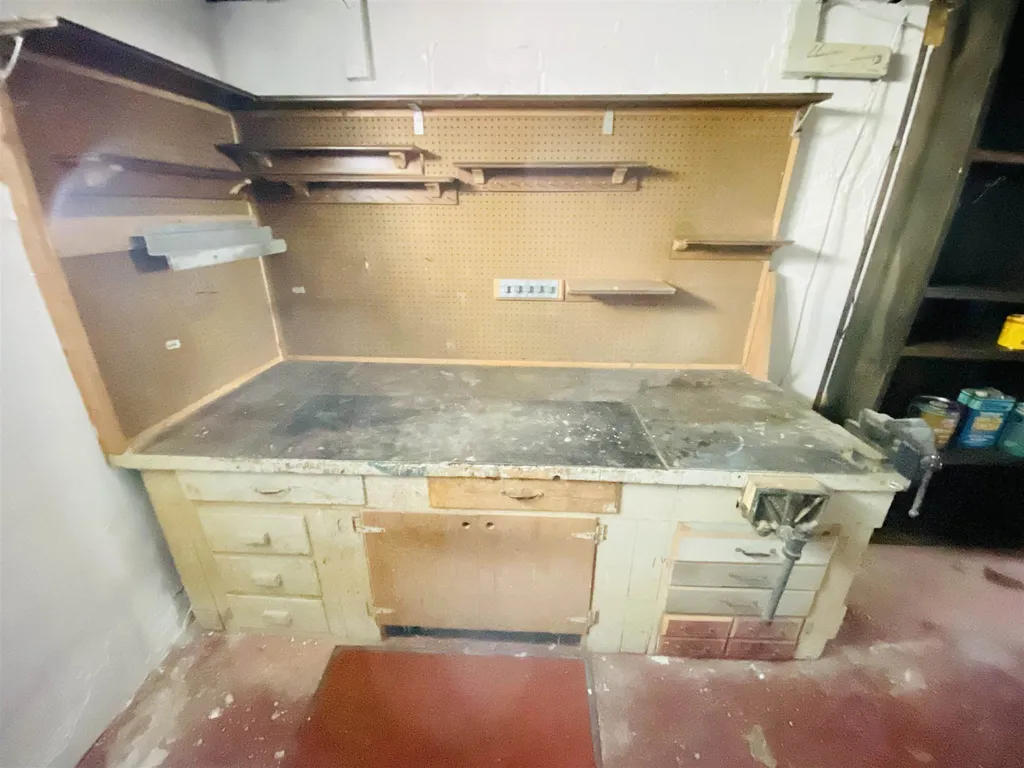 28 Damon Avenue Nashua NH 03064