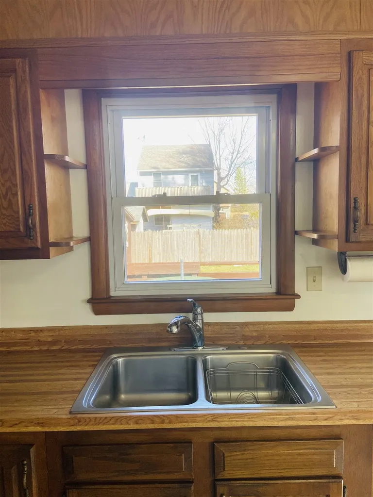 28 Damon Avenue Nashua NH 03064