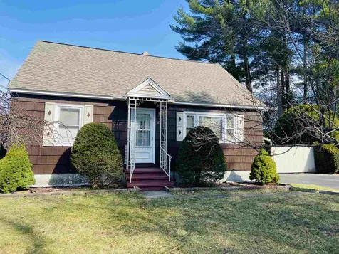 28 Damon Avenue Nashua NH 03064