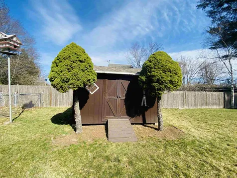 28 Damon Avenue Nashua NH 03064