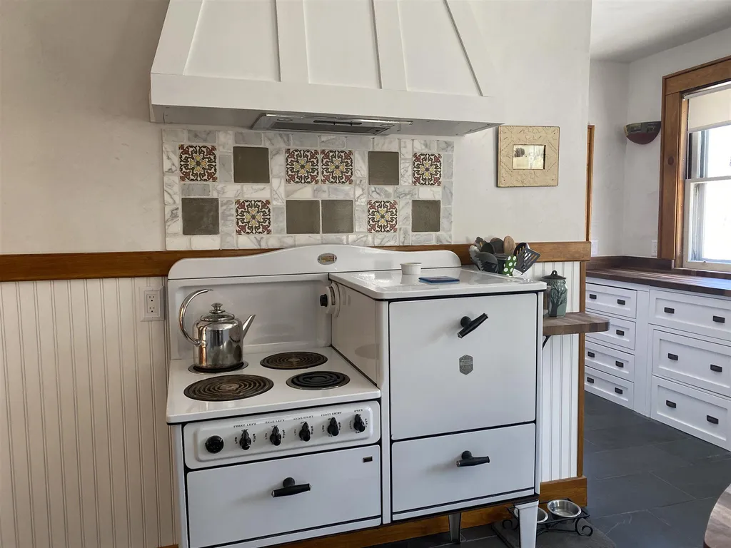 20 Highland Avenue Claremont NH 03743
