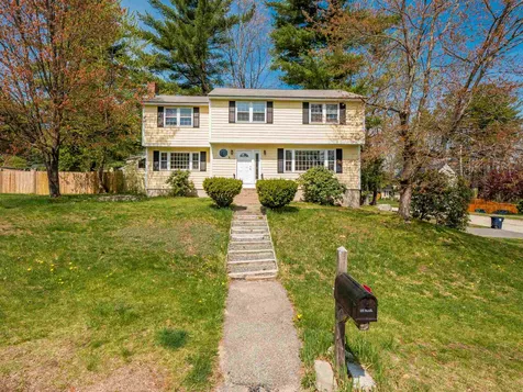 34 Hampton Drive Nashua NH 03063