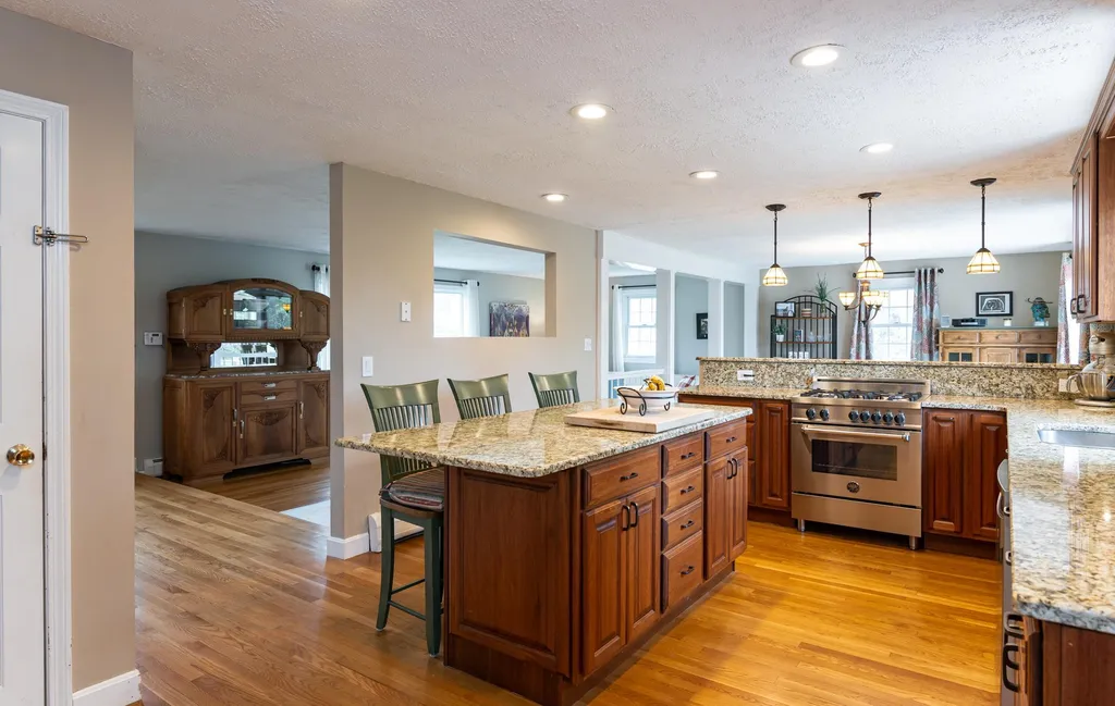 14 Shady Hill Road Nashua NH 03063
